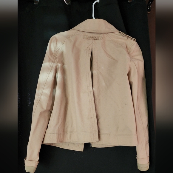Guess Women's Denim Cropped Style Jacket. Size L Beige in Color Gently Used - Picture 3 of 6